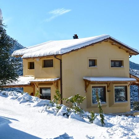 Levandes Houses Калаврита Екстериор снимка