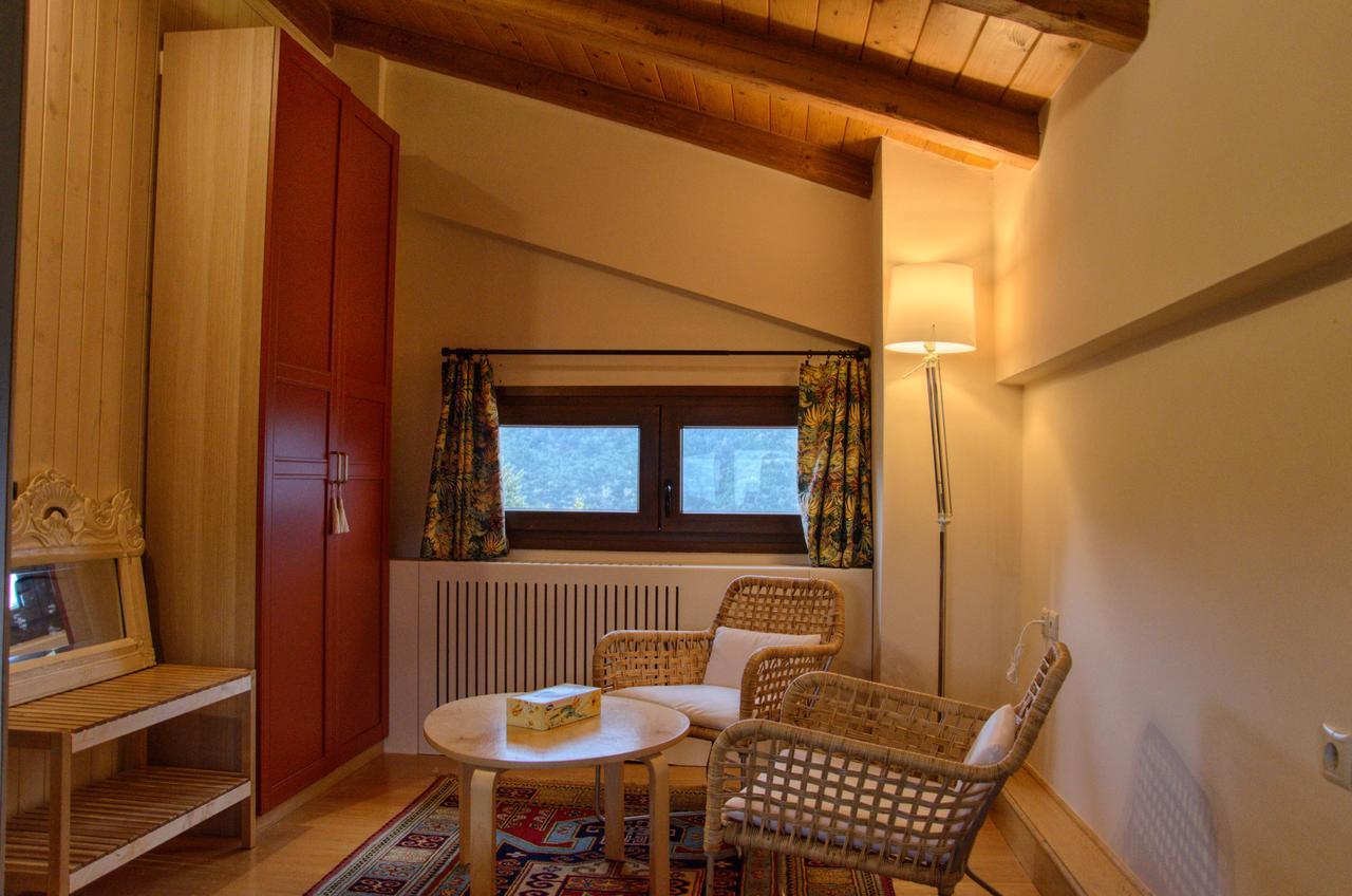 Levandes Houses Калаврита Екстериор снимка