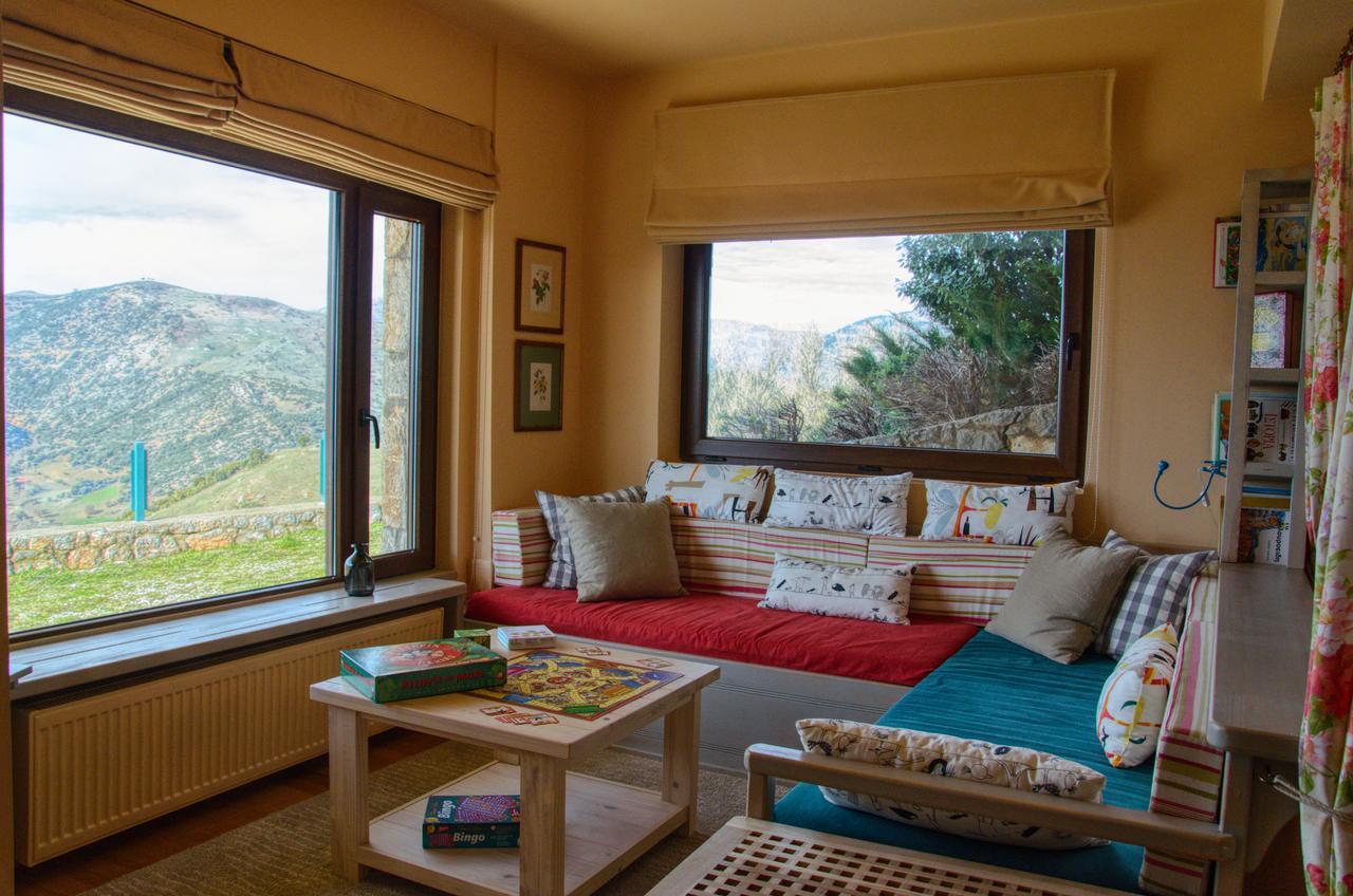 Levandes Houses Калаврита Екстериор снимка