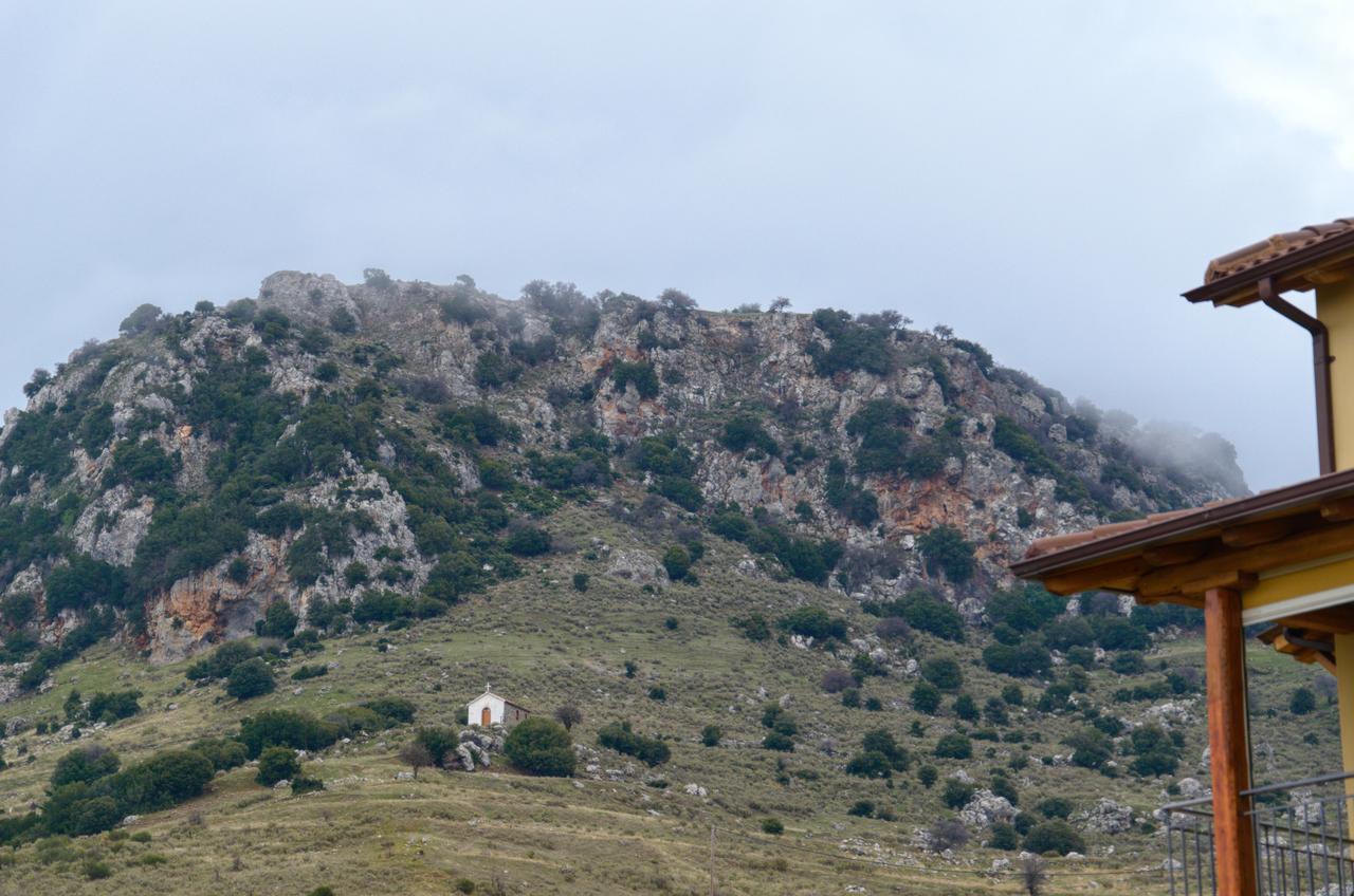 Levandes Houses Калаврита Екстериор снимка