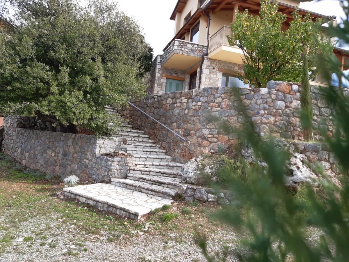Levandes Houses Калаврита Екстериор снимка